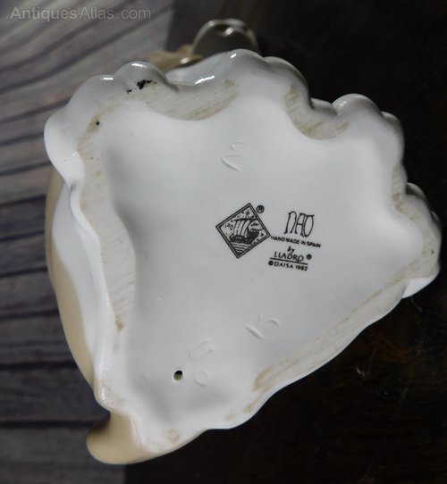 犬の陶器の置物 NAO Spain Handcrafted porcelain NAO BY LLADRÓ Porcelain Dog Figurine.retired Nao by Lladró