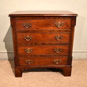 Small Edwardian mahogany chest of drawers
