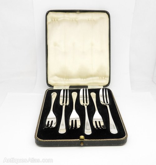 Antiques Atlas Vintage Cased Silver Cake Forks Sheff' 1934/35