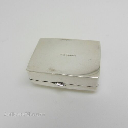 Antiques Atlas - Vintage Plain Silver Pill Box London 1987