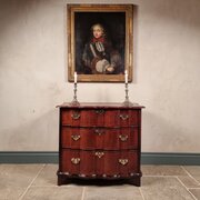An 18th Century Serpentine Chest Of Drawers. 